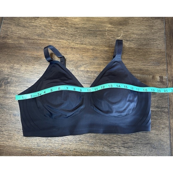 Seamless Black Bra - Picture 6 of 8